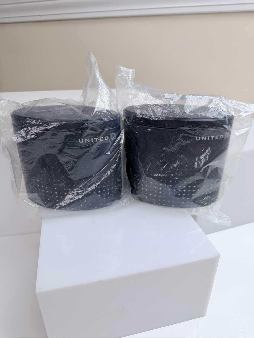 Set of 2 New & Sealed United Polaris Airlines Business Class Tins Kits